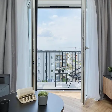 Exclusive With Balcony & Parking By Renters Prestige Lejlighed *