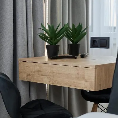 Exclusive With Balcony & Parking By Renters Prestige *