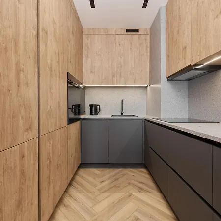 Exclusive With Balcony & Parking By Renters Prestige Lejlighed