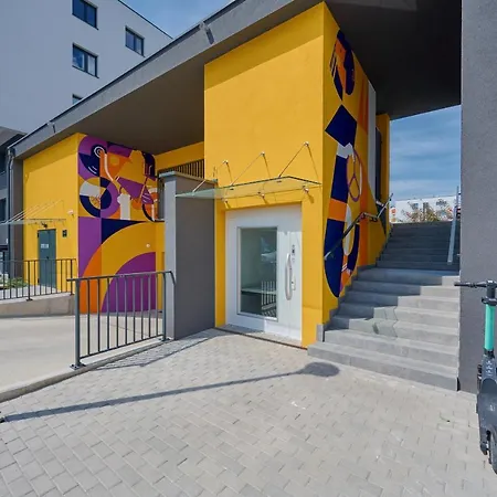 Exclusive With Balcony & Parking By Renters Prestige Lejlighed *