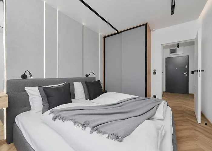 Exclusive With Balcony & Parking By Renters Prestige Apartment *