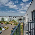 Exclusive With Balcony & Parking By Renters Prestige דירה