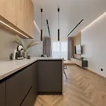 דירה Exclusive With Balcony & Parking By Renters Prestige *