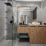 Exclusive With Balcony & Parking By Renters Prestige * ורוצלב