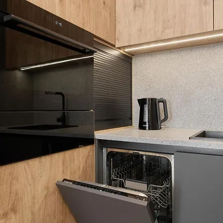 Appartamento Exclusive With Balcony & Parking By Renters Prestige Breslavia