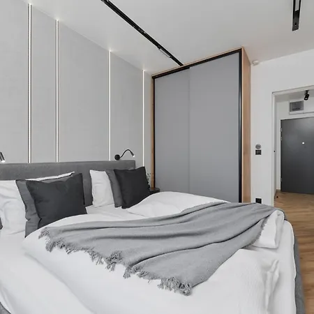 Exclusive With Balcony & Parking By Renters Prestige Lejlighed *