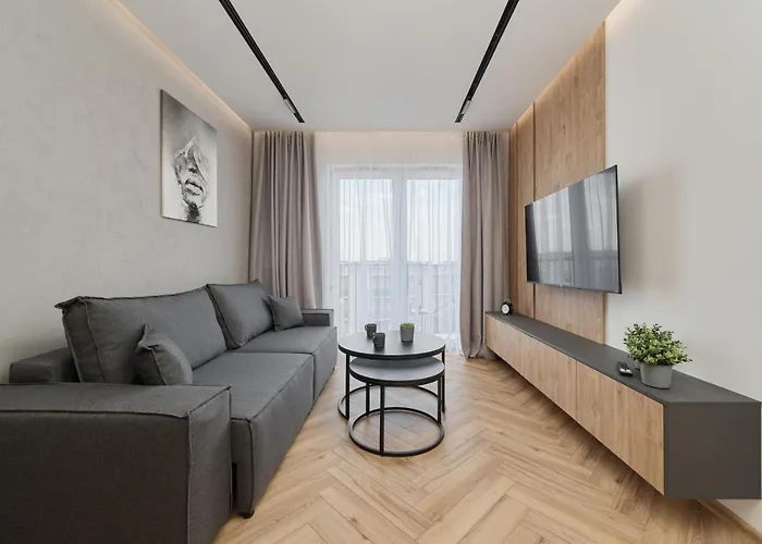 Exclusive With Balcony & Parking By Renters Prestige *